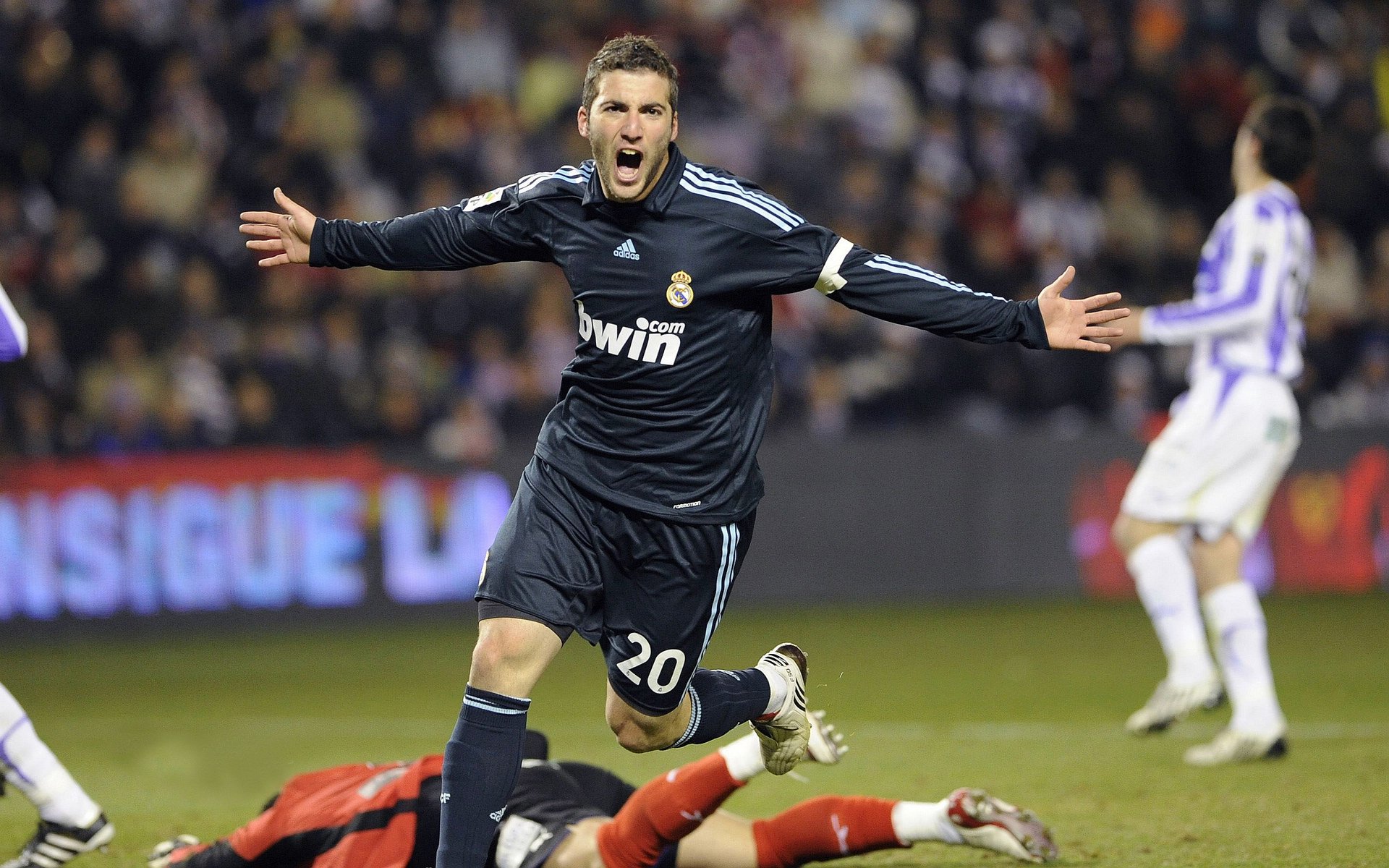 赛尔·阿尔斯塔:精准的抢断和无畏的防守为南非队立下赫赫战功